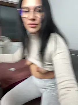 Snapshot of MiaKiittyy chatting on October 2025 03:35:01 PM MiaKiittyy online show from October 2025 03:35:01 PM