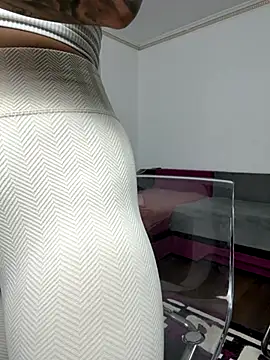 Snapshot of MiaKiittyy chatting on October 2025 12:58:01 AM MiaKiittyy online show from October 2025 12:58:01 AM