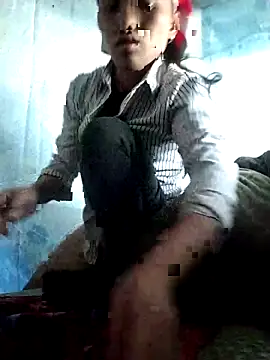 Snapshot of PhamPm70 chatting on November 2025 05:42:02 AM PhamPm70 online show from November 2025 05:42:02 AM