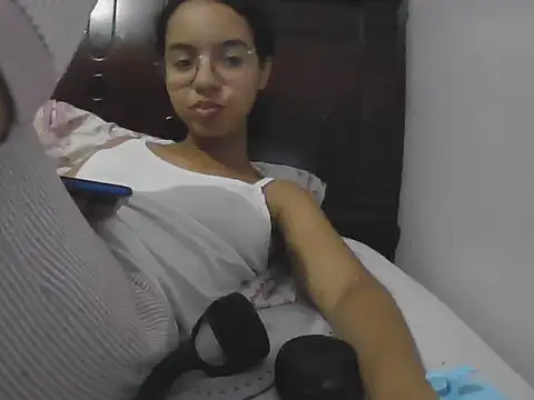 Snapshot of BabygirlCaramelo chatting on October 2025 12:29:05 AM BabygirlCaramelo online show from October 2025 12:29:05 AM