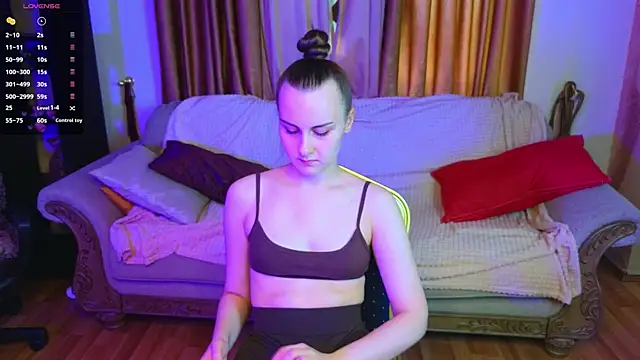 Kelly Cartier online show from October 2025 11:29:02 AM