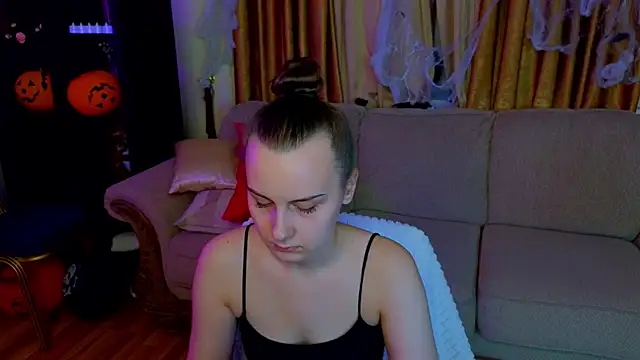 Kelly Cartier online show from October 2025 12:18:02 PM