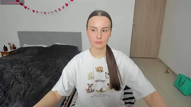 Kelly Cartier online show from February 2026 12:01:01 PM