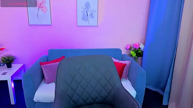 Snapshot of MyEllaLuvs chatting on September 2025 08:25:01 PM MyEllaLuvs online show from September 2025 08:25:01 PM