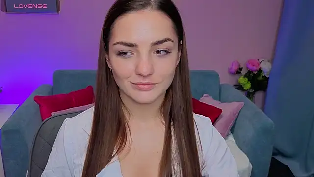 Snapshot of MyEllaLuvs chatting on September 2025 08:14:01 PM MyEllaLuvs online show from September 2025 08:14:01 PM