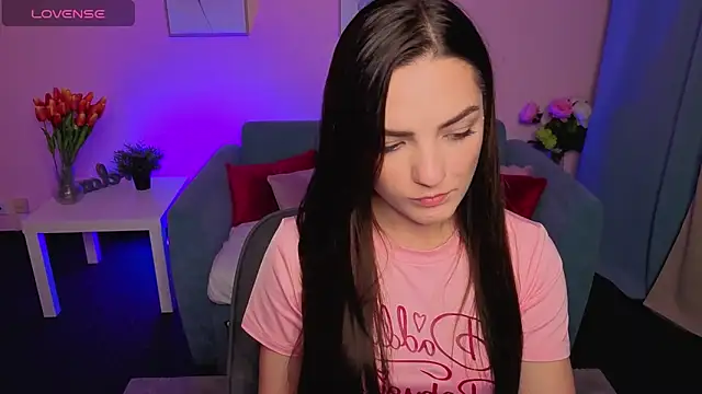 Snapshot of MyEllaLuvs chatting on October 2025 08:26:01 PM MyEllaLuvs online show from October 2025 08:26:01 PM