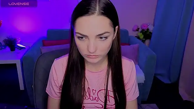 Snapshot of MyEllaLuvs chatting on October 2025 08:18:02 PM MyEllaLuvs online show from October 2025 08:18:02 PM