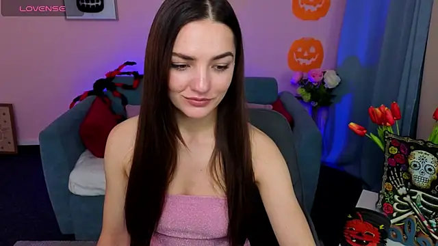 Snapshot of MyEllaLuvs chatting on October 2025 09:19:02 PM MyEllaLuvs online show from October 2025 09:19:02 PM