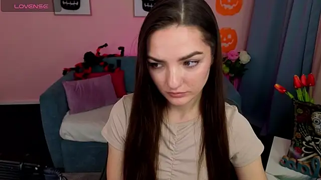 Snapshot of MyEllaLuvs chatting on November 2025 09:28:01 PM MyEllaLuvs online show from November 2025 09:28:01 PM