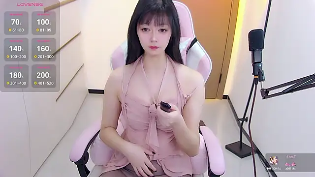 Snapshot of Fioriy66 chatting on February 2026 01:53:02 PM Fioriy66 online show from February 2026 01:53:02 PM