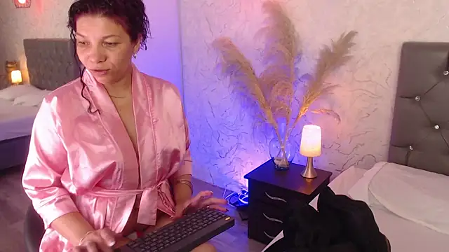 Serena Houstonn online show from June 2026 10:29:02 AM