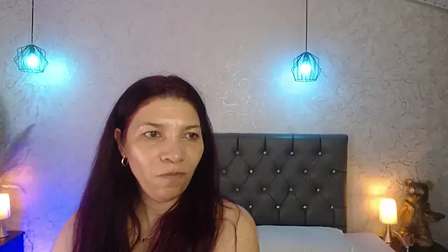 Serena Houstonn online show from June 2026 10:35:02 AM