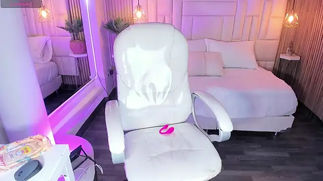 Snapshot of DulceGreem chatting on December 2025 11:38:02 AM DulceGreem online show from December 2025 11:38:02 AM