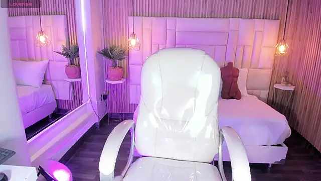 Snapshot of DulceGreem chatting on December 2025 11:38:02 AM DulceGreem online show from December 2025 11:38:02 AM