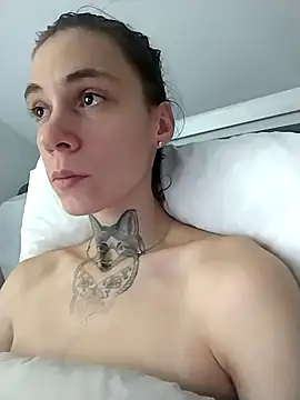 Snapshot of HoneySquirrel chatting on October 2025 01:52:02 PM HoneySquirrel online show from October 2025 01:52:02 PM