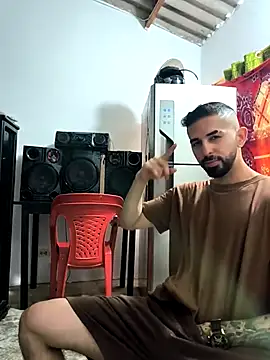 giannis090 online show from November 2025 09:13:01 PM