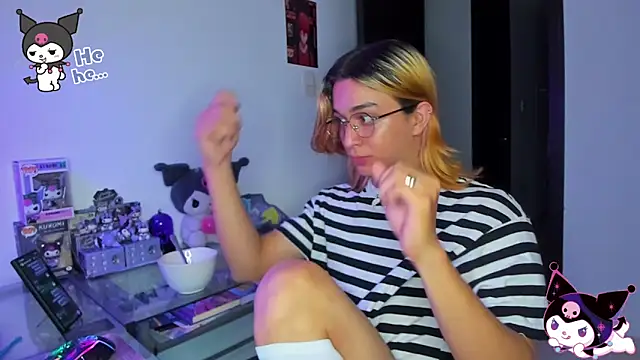 Snapshot of KeitaMoon chatting on October 2025 01:47:02 AM KeitaMoon online show from October 2025 01:47:02 AM