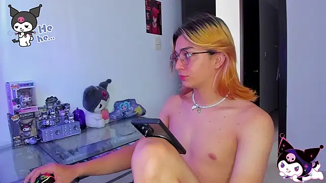 Snapshot of KeitaMoon chatting on October 2025 07:56:01 PM KeitaMoon online show from October 2025 07:56:01 PM