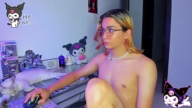 Snapshot of KeitaMoon chatting on October 2025 10:10:01 PM KeitaMoon online show from October 2025 10:10:01 PM