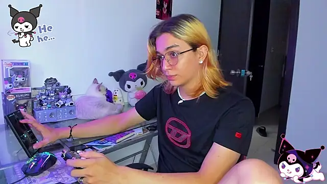 Snapshot of KeitaMoon chatting on October 2025 09:48:01 PM KeitaMoon online show from October 2025 09:48:01 PM