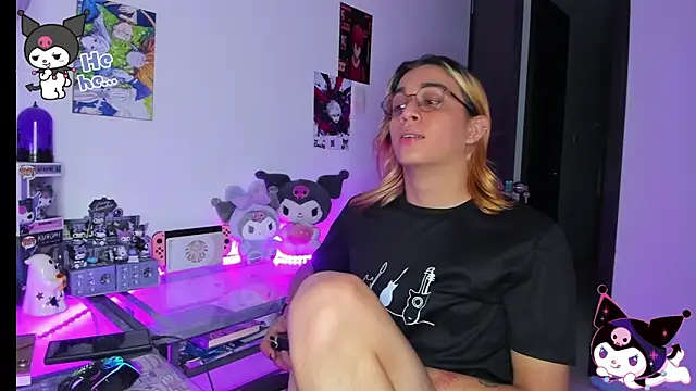 Snapshot of KeitaMoon chatting on October 2025 10:03:02 PM KeitaMoon online show from October 2025 10:03:02 PM