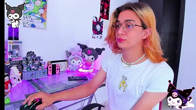 Snapshot of KeitaMoon chatting on October 2025 01:34:01 PM KeitaMoon online show from October 2025 01:34:01 PM