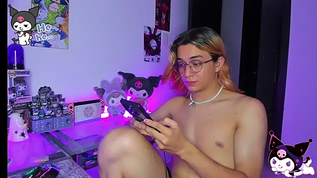 Snapshot of KeitaMoon chatting on October 2025 01:39:01 AM KeitaMoon online show from October 2025 01:39:01 AM