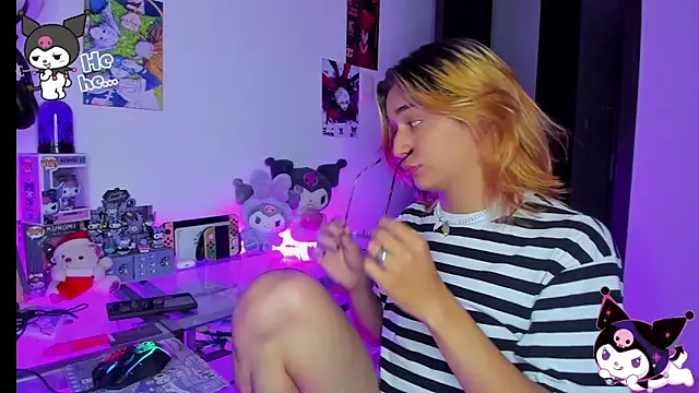 Snapshot of KeitaMoon chatting on November 2025 10:31:02 PM KeitaMoon online show from November 2025 10:31:02 PM