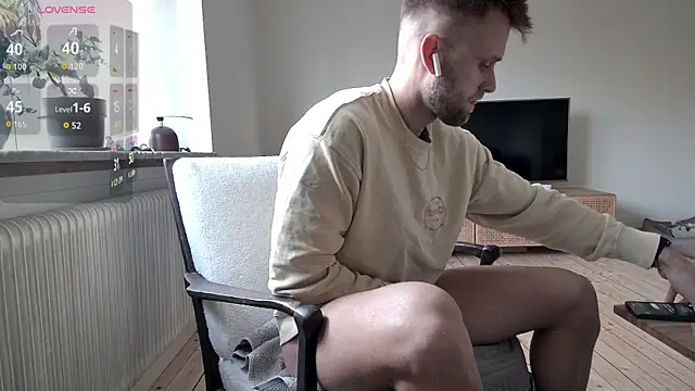 Snapshot of bubblebuttnes chatting on October 2025 07:01:02 AM bubblebuttnes online show from October 2025 07:01:02 AM