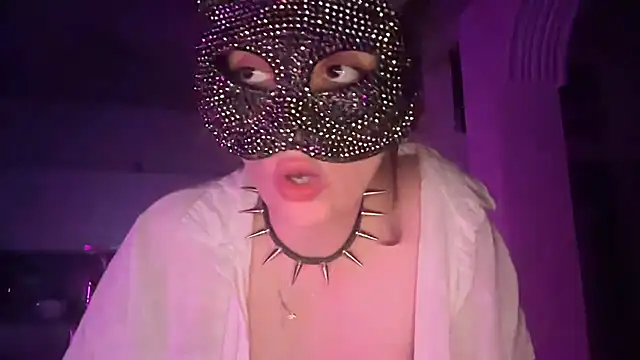 Lunahadidd online show from March 2026 01:01:01 AM