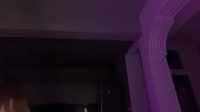 Lunahadidd online show from June 2026 09:42:02 PM