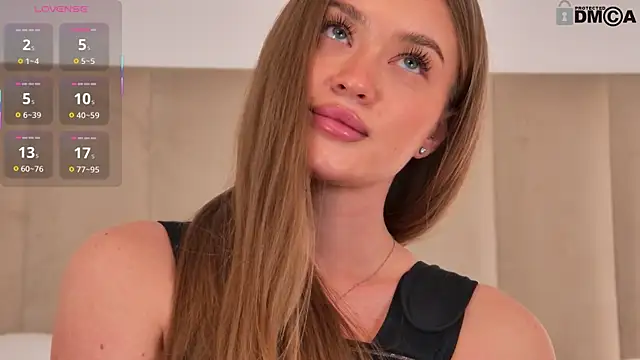 Snapshot of SkylarVoxx chatting on December 2025 01:17:04 PM SkylarVoxx online show from December 2025 01:17:04 PM