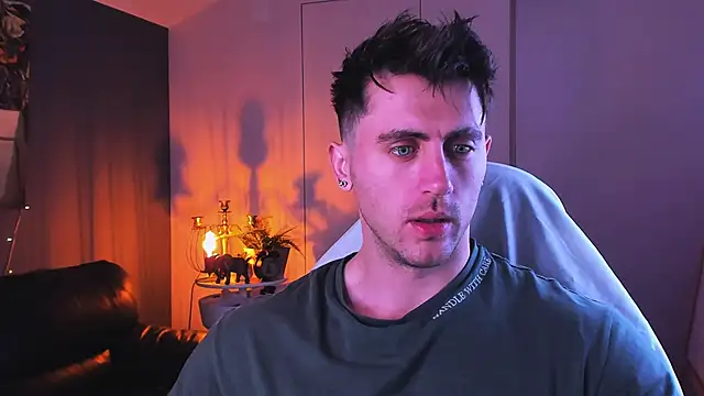 Snapshot of Oscar_Miller_ chatting on October 2025 09:02:01 PM Oscar Miller online show from October 2025 09:02:01 PM