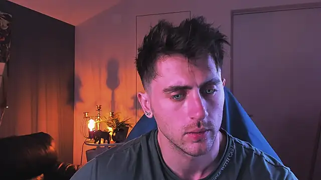 Snapshot of Oscar_Miller_ chatting on October 2025 09:02:01 PM Oscar Miller online show from October 2025 09:02:01 PM