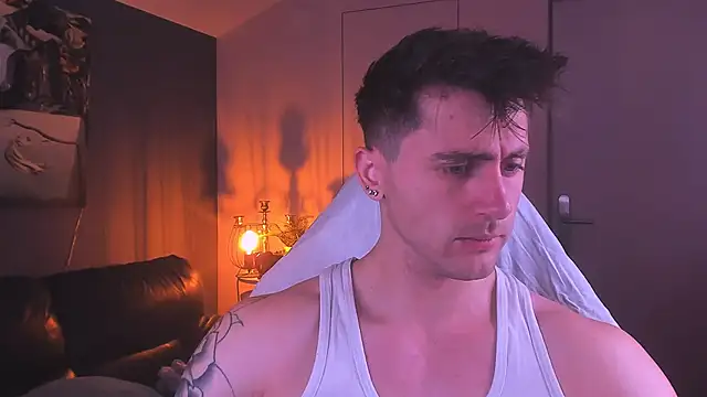 Snapshot of Oscar_Miller_ chatting on October 2025 09:24:01 PM Oscar Miller online show from October 2025 09:24:01 PM