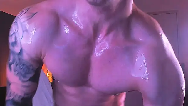 Snapshot of Oscar_Miller_ chatting on October 2025 09:14:01 PM Oscar Miller online show from October 2025 09:14:01 PM