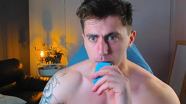 Snapshot of Oscar_Miller_ chatting on October 2025 08:52:01 PM Oscar Miller online show from October 2025 08:52:01 PM