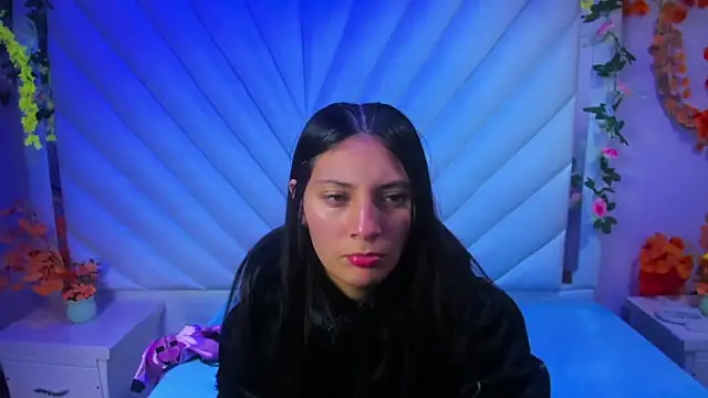  Luna Bennett online show from November 2025 11:43:01 AM