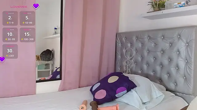 angiellam online show from October 2025 02:18:02 PM