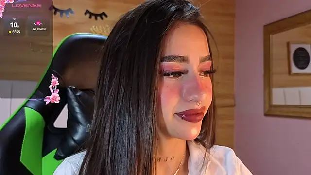 Abril Velvet a  online show from November 2025 01:33:02 PM