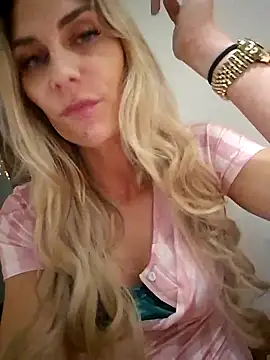 Snapshot of Melody1600 chatting on November 2025 10:32:01 PM Melody1600 online show from November 2025 10:32:01 PM