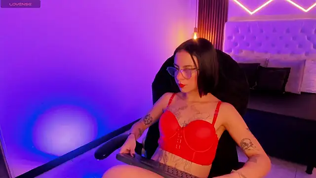 ZamabyCrucie online show from December 2025 06:56:01 PM