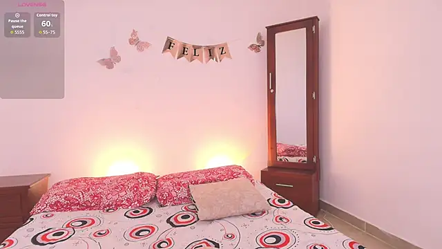 Snapshot of mia_jones21 chatting on November 2025 07:25:02 PM mia jones21 online show from November 2025 07:25:02 PM