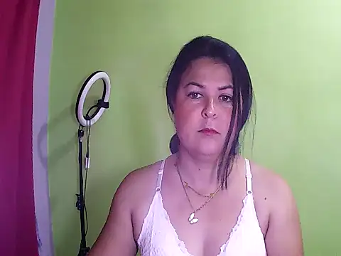 Snapshot of anapaulaa chatting on November 2025 01:05:02 AM anapaulaa online show from November 2025 01:05:02 AM