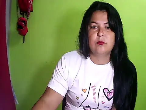 Snapshot of anapaulaa chatting on December 2025 03:01:02 AM anapaulaa online show from December 2025 03:01:02 AM