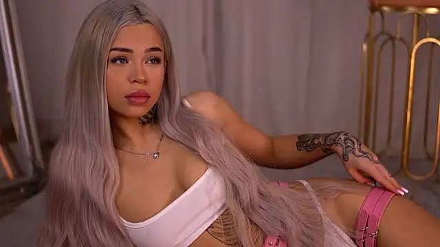 Snapshot of NickyBenz chatting on October 2025 06:02:01 PM NickyBenz online show from October 2025 06:02:01 PM