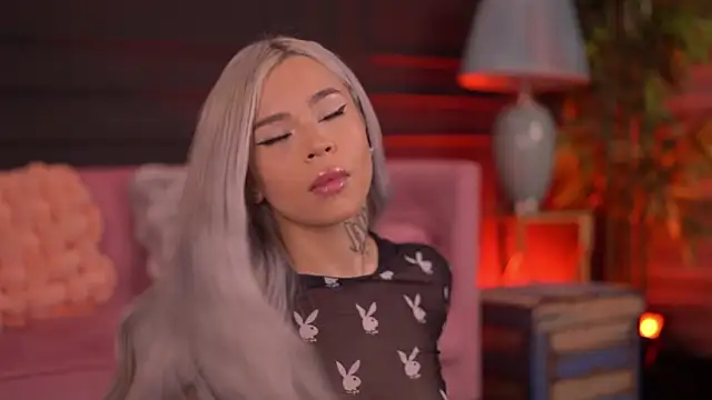 Snapshot of NickyBenz chatting on November 2025 07:01:02 PM NickyBenz online show from November 2025 07:01:02 PM