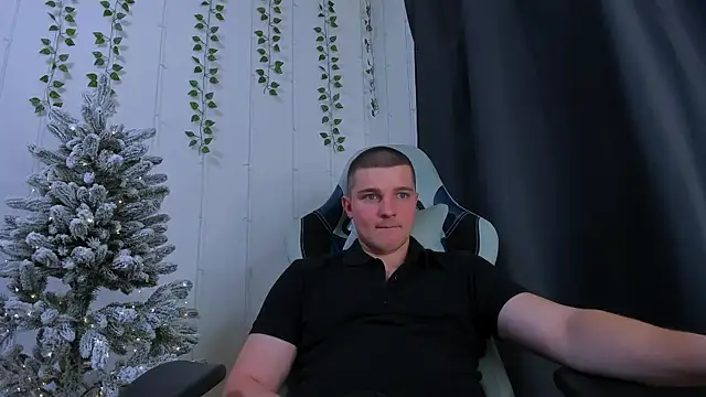 Snapshot of Your_Claddagh chatting on January 2026 11:07:01 PM Your Claddagh online show from January 2026 11:07:01 PM