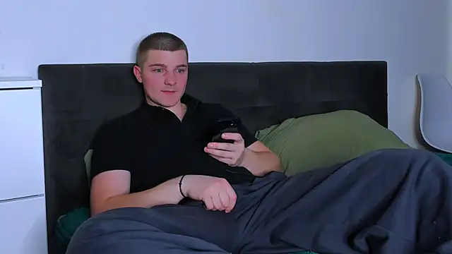 Snapshot of Your_Claddagh chatting on January 2026 11:31:01 PM Your Claddagh online show from January 2026 11:31:01 PM