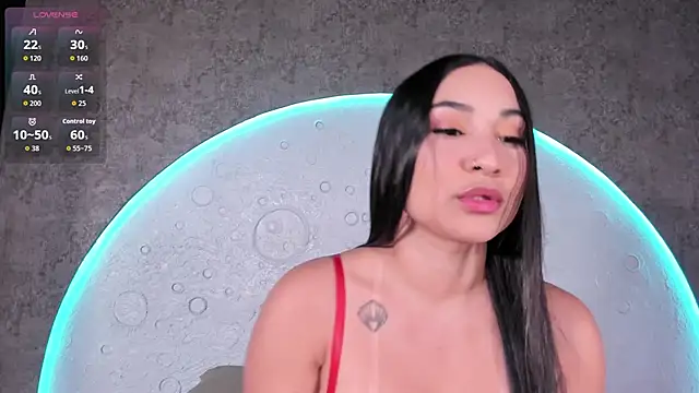 ReinaChloe online show from October 2025 05:11:01 PM